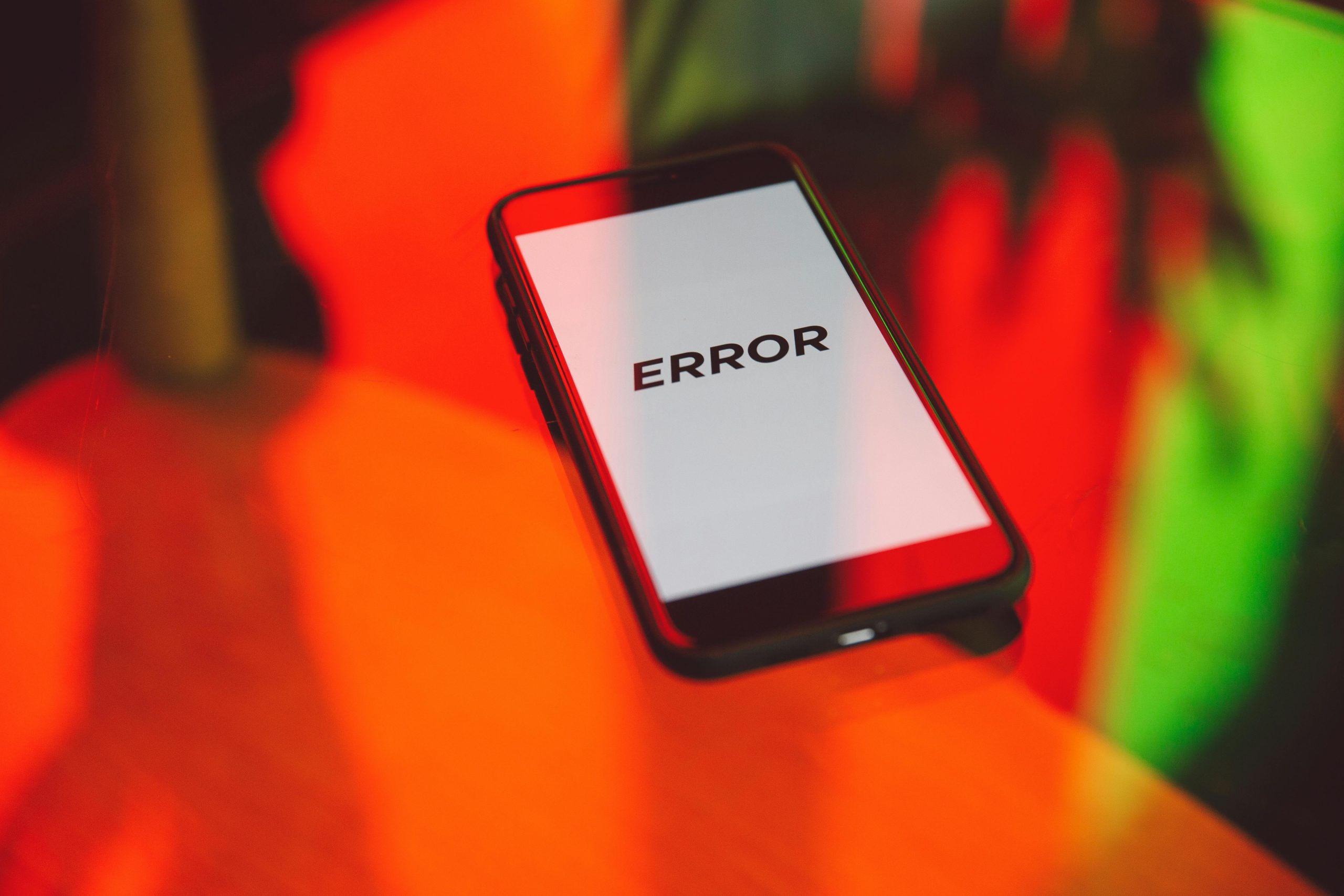 Digital bank run and banking app outage during a cloud crash